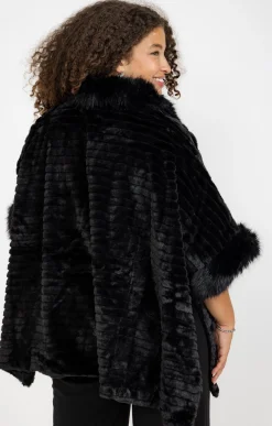 Toscane Boutique Poncho doux fausse fourrure| Accessoires