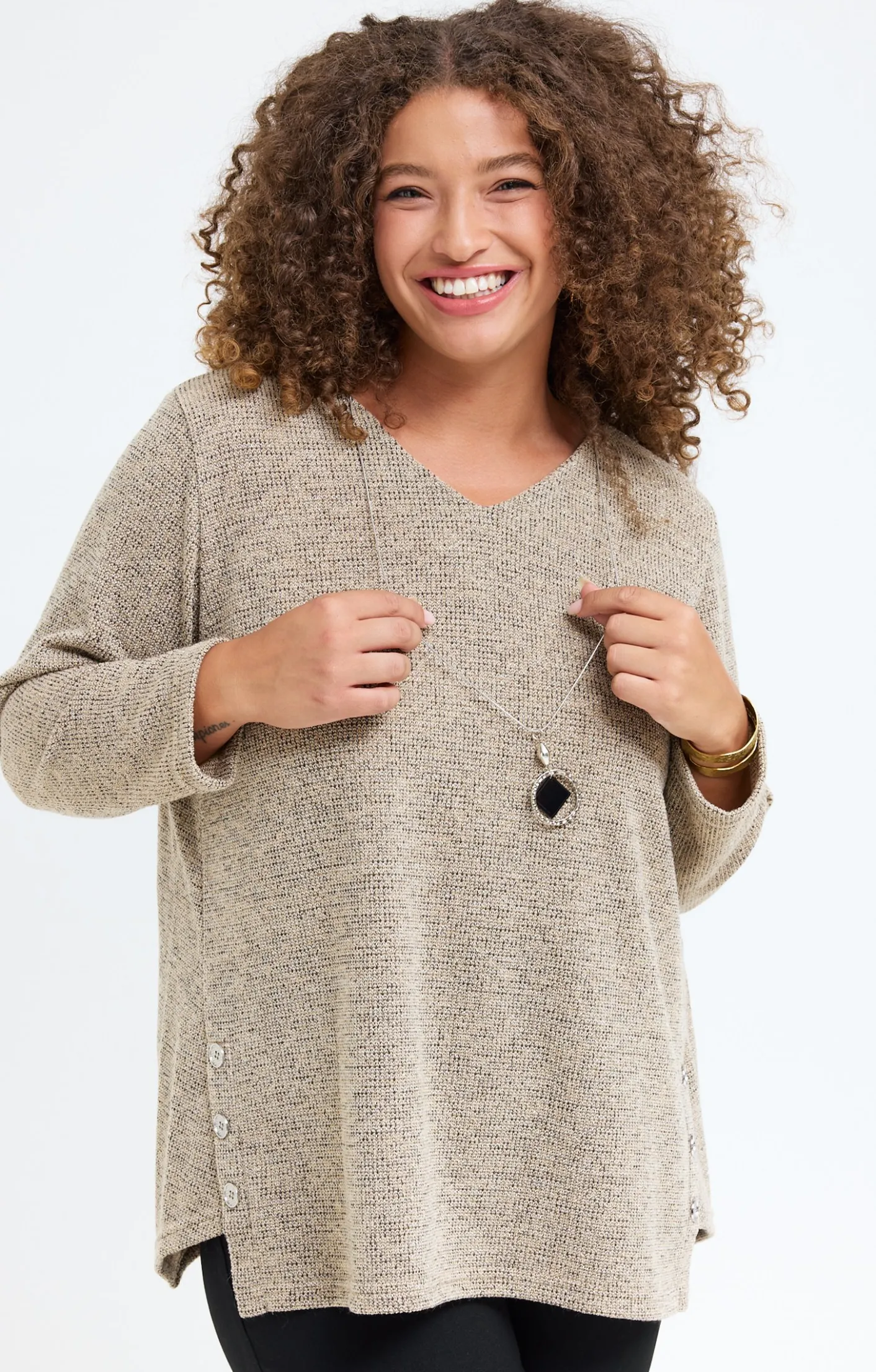 Toscane Boutique Pull en maille brillante et collier| Pulls & Cardigans