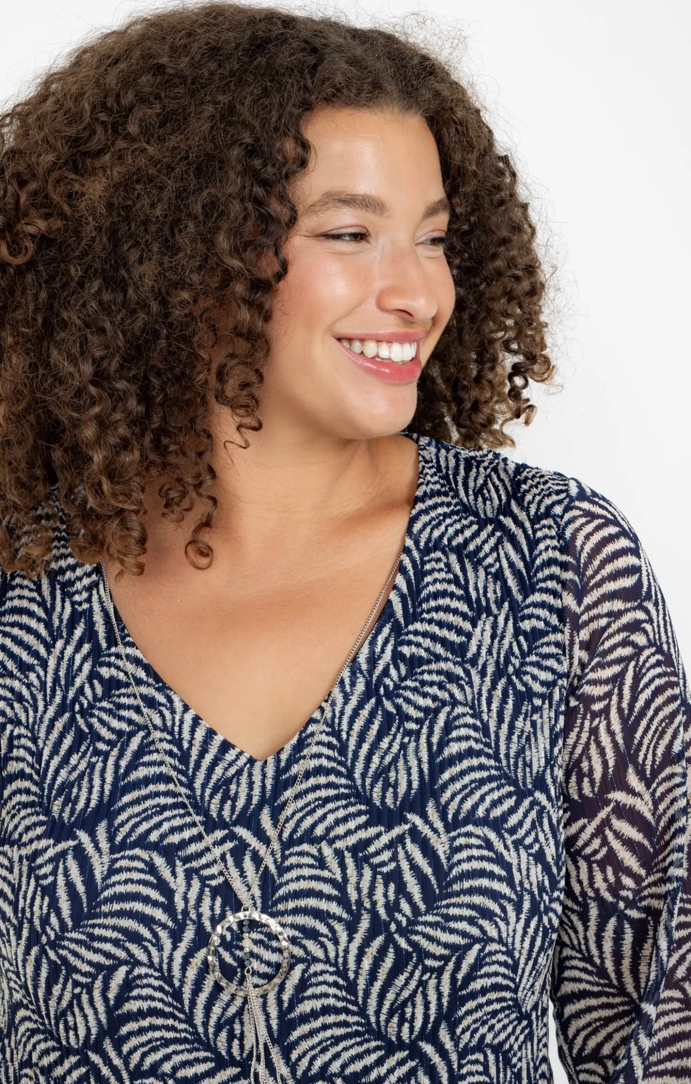 Toscane Boutique Robe imprimée plissée et collier| Robes