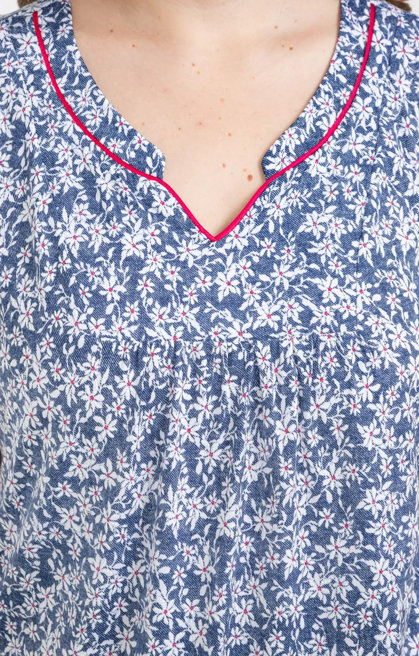 Toscane Boutique Tee-shirt à imprimé fleurs| Tee-shirts